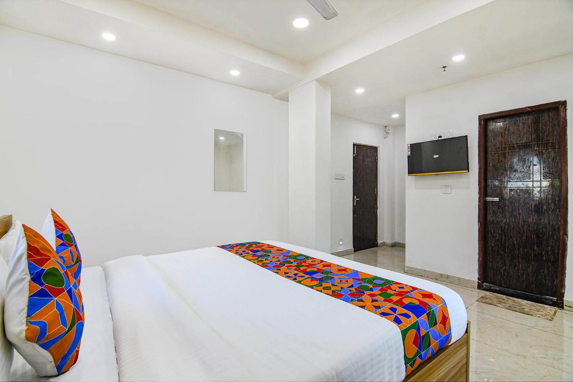 Fabhotel Grand Hazra Inn - Nr Ballygunge Station Калькутта Экстерьер фото